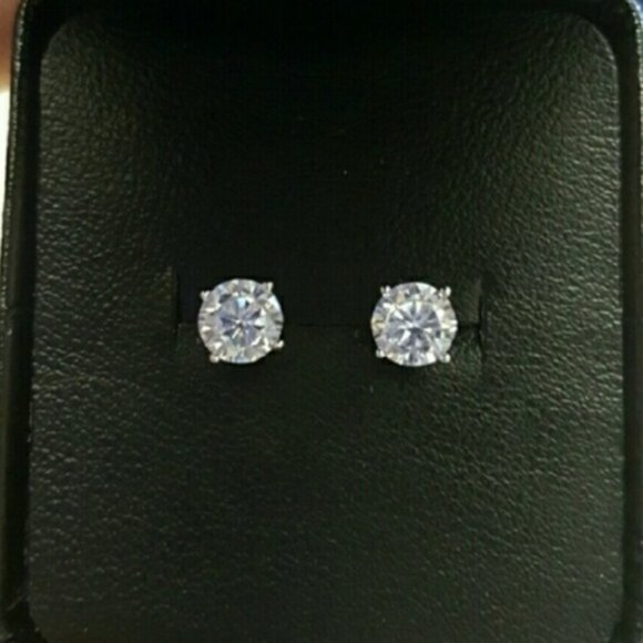18k Classic round stone Swarovski Elements Stud Women earrings - Picture 1 of 6